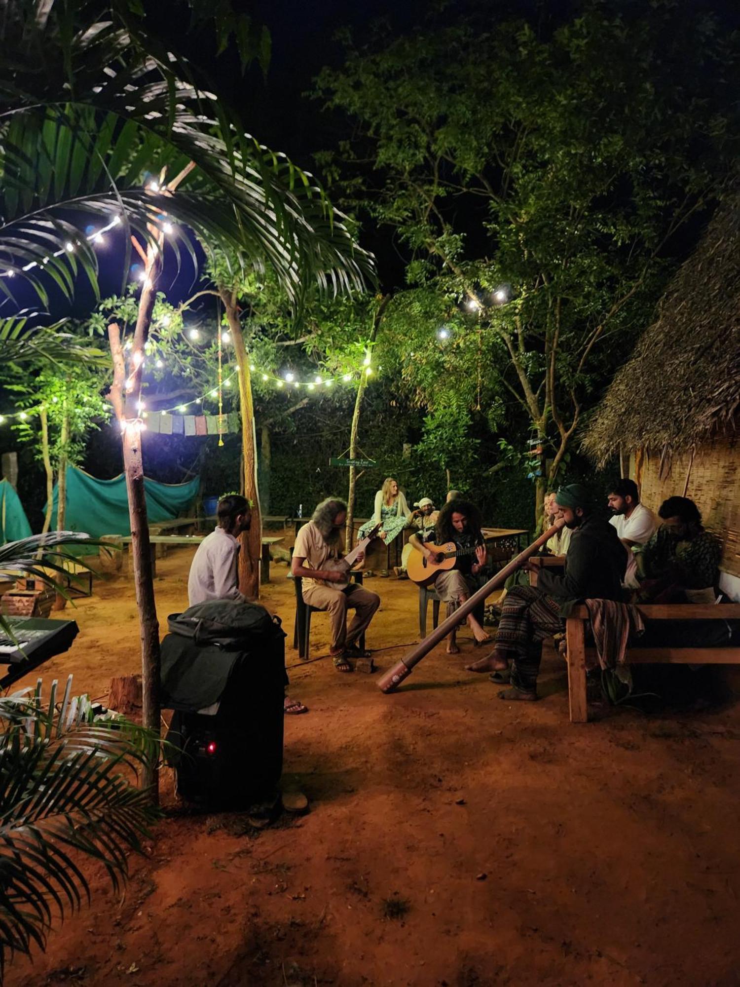 Nebula Nest Cafe & Hostel Auroville Exterior foto